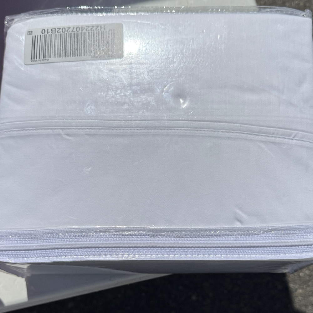 400 Thread Count White Sheet Set - Picture 3 of 3
